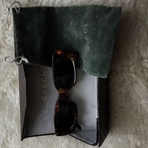 GUCCI sunglasses, CASE, BAG and CLEANING CLOTH included